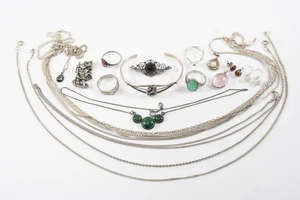 N89H25- Schmuck meist Silber Ketten Anhänger Ohrstecker Armspange Ringe - Picture 1 of 12