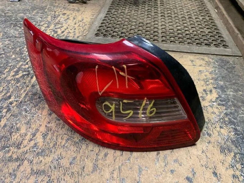 Conjunto de luz trasera izquierda Suzuki Kizashi 2010-2013 OEM Foto 1 de 2