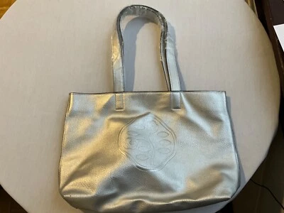 Bolso de Mano Shiseido Plateado Foto 1 de 3
