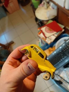 VINTAGE TOOTSIETOY 1935 FORD SEDAN YELLOW 1 WHEEL MISSING 1 DAMAGED For Parts - Picture 1 of 6