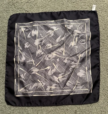 Vintage ~ Lenço Masculino 100% Seda ~ Preto/Cinza Bolso ~ 12" - Imagem 1 de 4