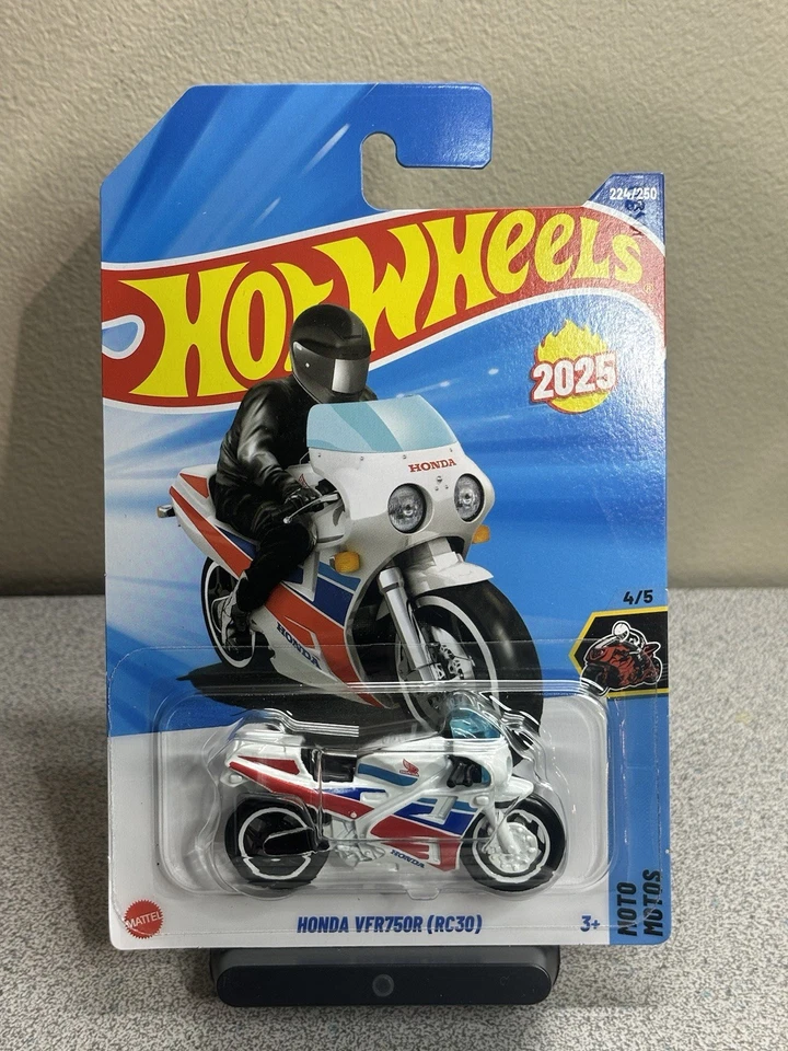 Hot Wheels Honda VFR750R (RC30) White #224 Mainline 2025 Case M - Image 1 of 1