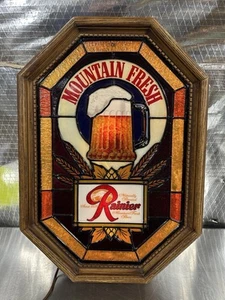 Vintage 1983 Rainier Beer Lighted Motion Sign Bubbling Beer Mug Mountain Fresh - Picture 1 of 21