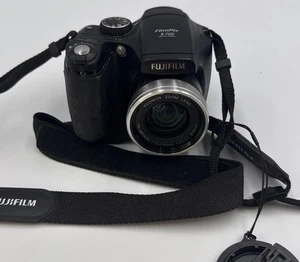 Fujifilm FinePix S700 Digital Camera with Battery, Strap - Picture 1 of 2
