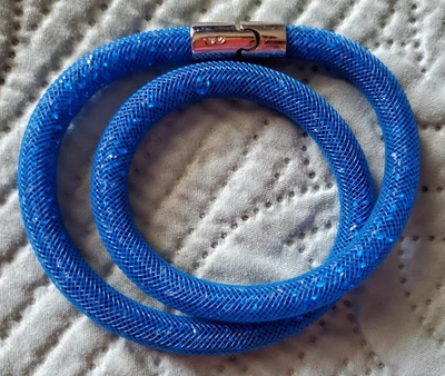 Pulseira/gargantilha Swarovski 5184789 Stardust envoltório duplo, média, azul Capri - Imagem 1 de 4