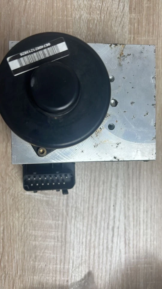 2000 - 2002 Mercedes Benz ML430 ML320 ML55 ML500 ABS Pump Anti-Lock Brake Pump  - Image 1 of 2