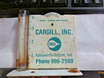 Pluviómetro de metal vintage Cargill Inc Aylesworth-Hebron IN 4" con tubo Foto 1 de 3