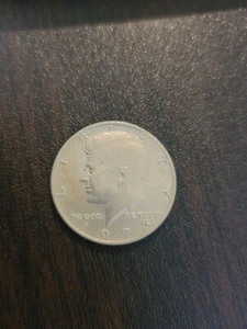 1973 JOHN F KENNEDY HALF DOLLAR NO MINT MARK - Picture 1 of 3