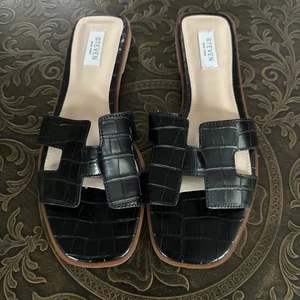 Sandalias para mujer STEVEN New York "Hanna" negras cocodrilo en relieve 9 nuevas - Imagen 1 de 6