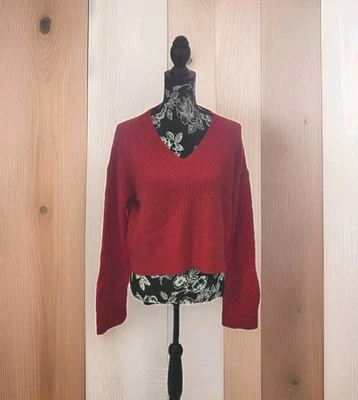 Nuevo sin etiquetas J. Suéter Crew Relajado Cuello en V Hilo Supersuave Talla XS Rojo Leer Foto 1 de 4