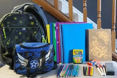 Material escolar con mochila para niños Foto 1 de 4