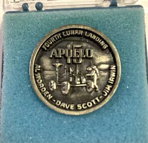 Moneda de Peltre Balfour NASA Apolo 15 1971 medallón 2 caras + estuche 1,25"" nuevo de lote antiguo - Imagen 1 de 3