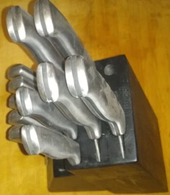 Juego de cuchillos de acero inoxidable Sabatier en bloque de madera negro Foto 1 de 4