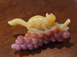 Vintage Gem Carved Agate Squirrels Grapes red /carnelian - Picture 1 of 9