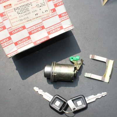 ISUZU I-mark Chevrolet Spectrum OEM GM TRUNK LOCK KIT 94333290 CYLINDER & Keys - Image 1 of 4