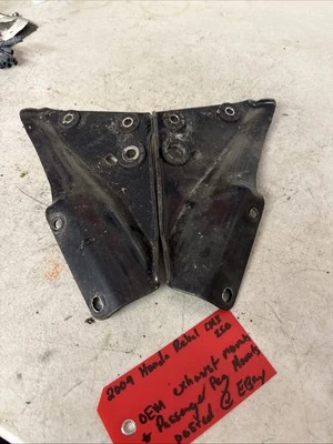 Honda Rebel CMX 250 2009 fabricante original soporte de clavija de pasajero soportes de escape  Foto 1 de 3