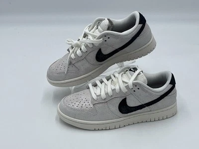 Nike Dunk Low SE Branco Camurça Brilhante Preto Xadrez Feminino Tamanho 7 HQ3502-100 - Imagem 1 de 4
