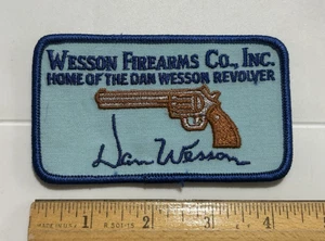 Dan Wesson Revolver Wesson Firearms Company Souvenir Embroidered Patch Badge - Picture 1 of 3