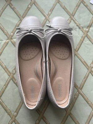 Pisos planos de ballet de cuero rosa claro Geox Foto 1 de 4