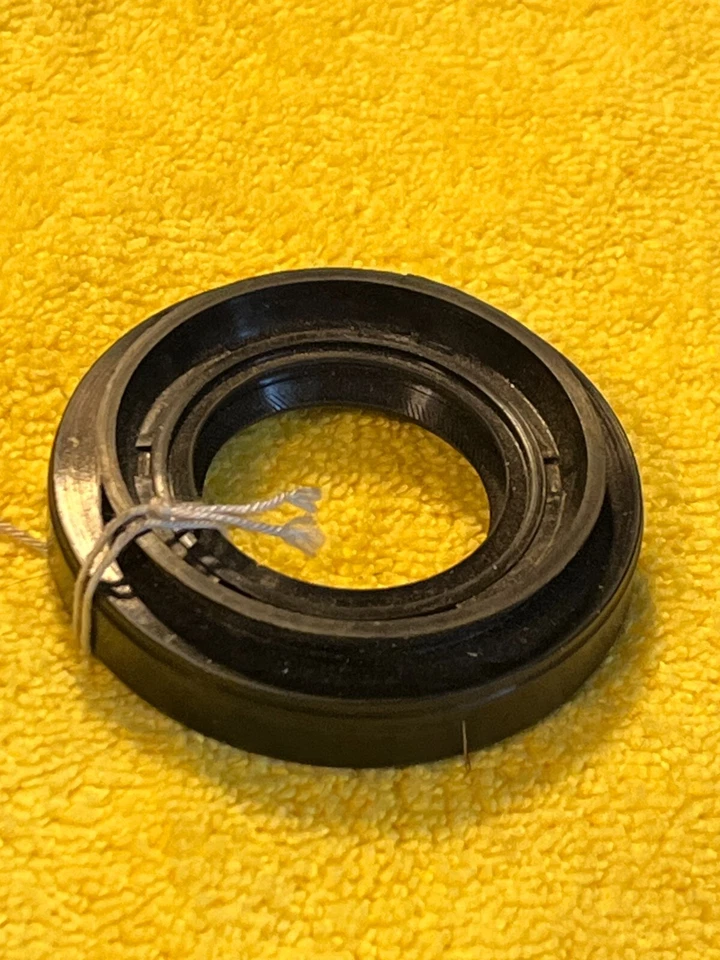 Apache-Japan Differential Pinion Seal for 70-83 Datsun Z-cars, 510 610 810 Sedan Foto 1 de 1