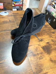 Donald J Pliner Women's Size 10M Maka Black Suede Lace-Up Booties. VG Cond. - Picture 1 of 11