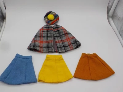 Capa a Cuadros Ropa Clon Barbie De Colección con Sombrero Pom y 3 Mini Faldas Mod Años 70 Foto 1 de 4
