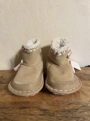 Crocs Crocasally Niñas Botas de Piel de Chicle Natural Bebé Talla C4 Nuevas con Etiquetas Foto 1 de 4