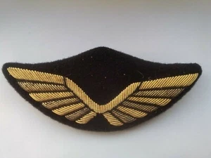FRENCH AIR FORCE OFFICERS PEAKED CAP BADGE - Picture 1 of 2