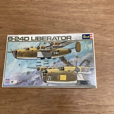 Rare Revell B-24D LIBERATOR 1/72 scale model - Image 1 of 4