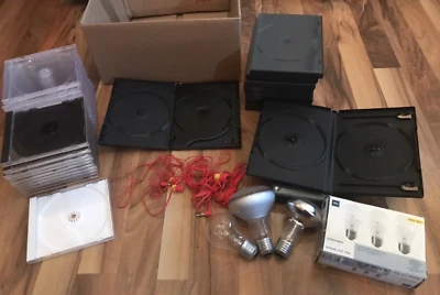 12 x 2er DVD Leerhüllen + 23 x CD-Hüllen + 6 x Glühbirnen + 4 x Kopfhörer - Bild 1 von 4
