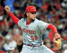 Luis Castillo signed 8x10 photo PSA/DNA Cincinnati Reds Autographed