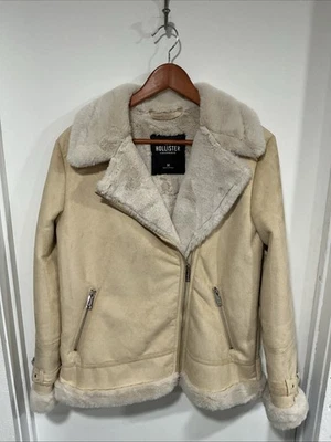 Chaqueta de motociclista Hollister by A&F para mujer forrada de piel sintética de oveja mediana Foto 1 de 4