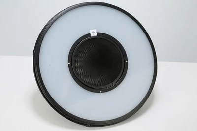 Bowens Studio Lighting BW-1899 Reflector and BW-1866 Grid Defuser - Image 1 of 4
