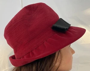 The Brown House Vintage Women's Red Velour Shapeable Bucket Hat Size 6 3/4 Small - Picture 1 of 11