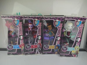 Monster High Dance Class Set de 4 Muñecas Lagoona, Operetta, Robecca, Howleen - Imagen 1 de 22
