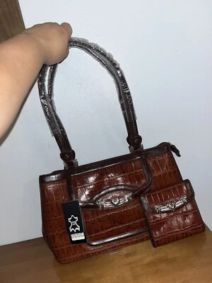 Cartera MC marrón en relieve vintage con billetera nueva con etiquetas Foto 1 de 4