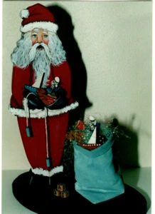 Gift Giving Santa Painted Wood & Cloth Pattern Doll Cottage Country Folk - Picture 1 of 2
