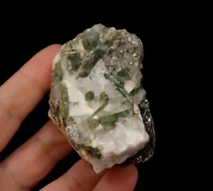 BERYL var. EMERALD interesting crystals on pegmatite ---- MOZAMBIQUE /pe200 - Picture 1 of 12