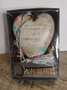 HERZ Ornament PFLEGE ist SCHENKEN aus dem HERZEN Neu im Karton Lori Siebert DemDaco - Bild 1 von 6