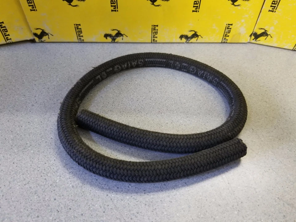 Ferrari 308 GT4 Dino / F40 / Testarossa - Tubo para líneas de distribuidores de combustible Foto 1 de 1