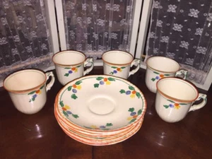 TEA PARTY PUPPENHAUS England 11 Stände HALBE TASSE TASSEN UNTERTASSEN Antik Set - Bild 1 von 7