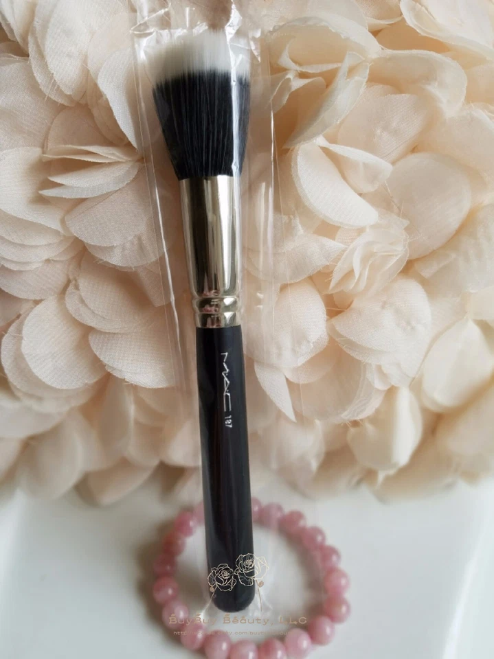MAC 187 Duo Fiber Face Brush Discontinued New in Sleeve - Image 1 of 1