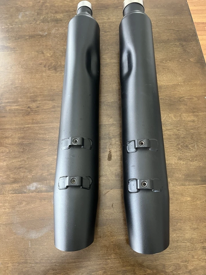 Harley Davidson Road Glide 2025 OEM escape plano negro antideslizante’s Foto 1 de 3