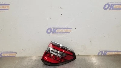 24 NISSAN ARMADA CUARTO PANEL MONTAJE LUZ TRASERA PASAJERO DERECHO Foto 1 de 4