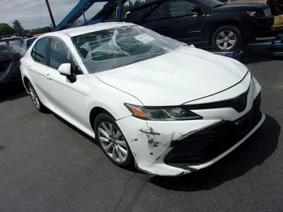 Guantera usada se adapta a: Toyota Camry 2018 grado A Foto 1 de 4