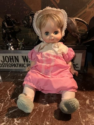 "Muñeco bebé Hug-A-Bye vintage 1975 Vogue 20"" plástico dormido ojos azules fabricante de ruido" Foto 1 de 4