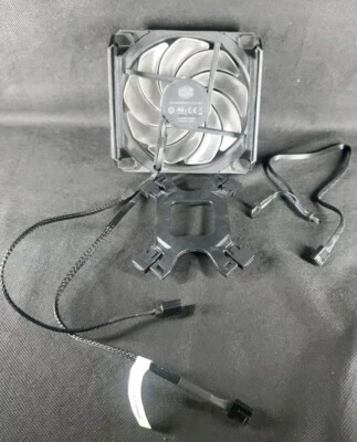 Cooler Master 650-2000RPM DC 12V 0.37A DC5V 0.55A LED DF1202512RFMN & Bracket ** - Image 1 of 4