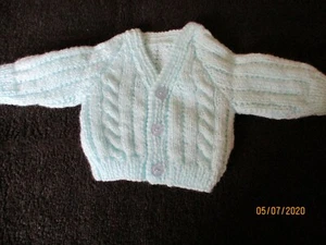 handgemachte gestrickte Prem Baby Strickjacke James Brett 4fädig Wolle in blau - Bild 1 von 3