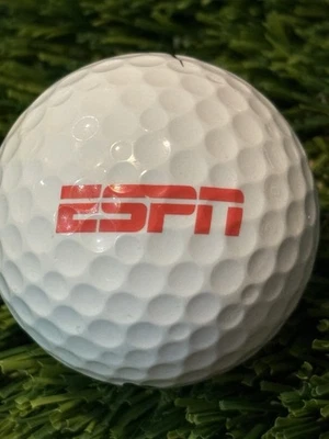 Pelota de golf con logotipo ESPN Foto 1 de 2