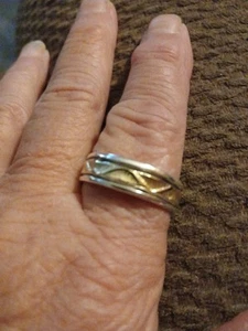 Anello Navajo in oro 14 carati e argento sterling firmato Bruce Morgan - misura 14 - Foto 1 di 16